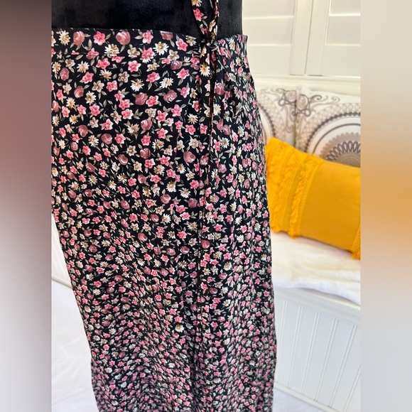 Vintage Y2K Floral Wrap Skirt Black Pin - Picture 7 of 11